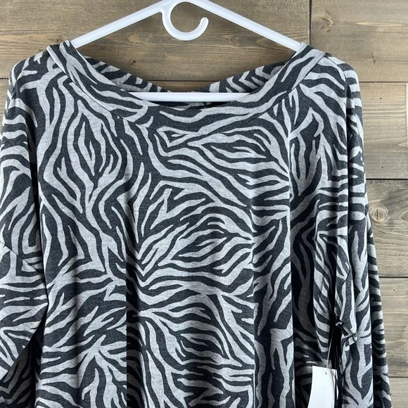 1 State Womens Shirt Long Sleeve Back Criss Cross Gray Chic Zebra Size Large - Picture 2 of 9